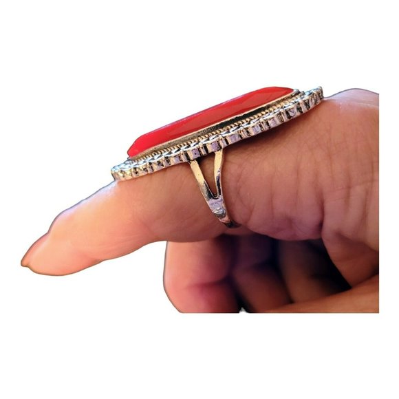 Women's Teen Elongated Marquise Dinner Ring Red Faceted Faux Stone Size 9 Gift - Picture 2 of 3